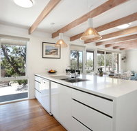 Luxury Beach House only 250m to No 16 Back Beach - VIC Tourism