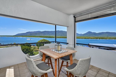 Luxury Cairns Penthouse Apt With Ocean Views (903) - VIC Tourism 0