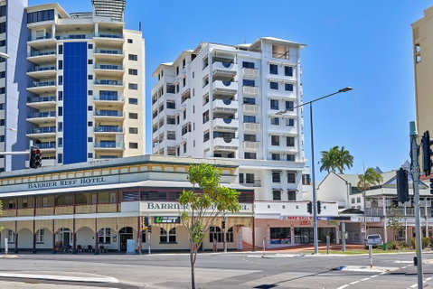 Luxury Cairns Penthouse Apt With Ocean Views (903) - VIC Tourism 1