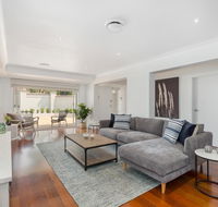 Luxury Family-size Home in Smart Beachside Suburb - VIC Tourism