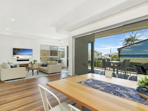 Luxury On Currumbin Beach - VIC Tourism 0