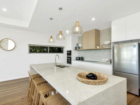 Luxury On Currumbin Beach - VIC Tourism 2