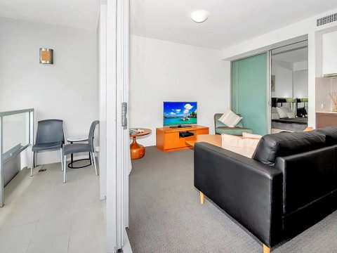 Luxury Waterfront Escape On The Harbour 315 - VIC Tourism 3