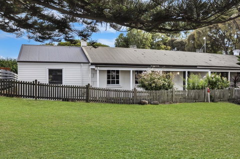 Lyons Cottage - A Quaint Whalers Cottage In Heart Of Port Fairy - VIC Tourism 3