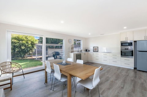 Lyons Cottage - A Quaint Whalers Cottage In Heart Of Port Fairy - VIC Tourism 0