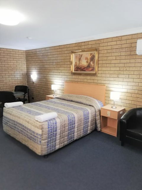 Macintyre Motor Inn - VIC Tourism 3