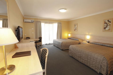 Maclin Lodge Motel - VIC Tourism 3
