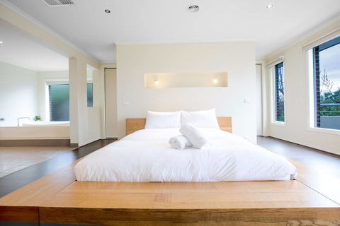 Magnificent Lux Stay@Mont Albert 4BR/WIFI/Garage - VIC Tourism 0