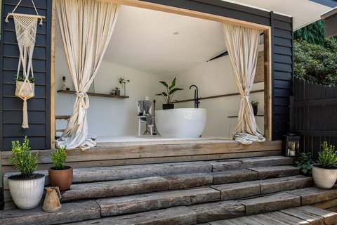 Magnolias On Mernda - VIC Tourism 1