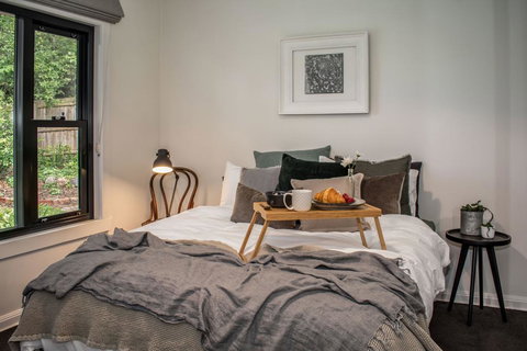 Magnolias On Mernda - VIC Tourism 3