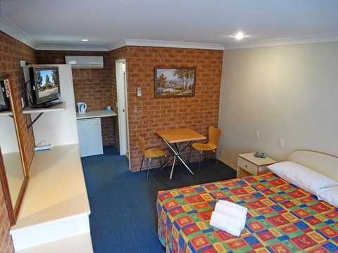 MAS Country Colonial Motor Inn - VIC Tourism 1