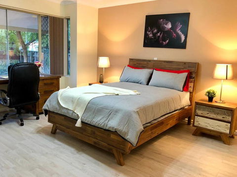 Massive Home (7 Mins To City) - VIC Tourism 2