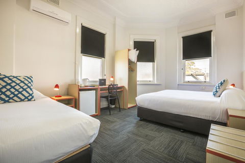 Melton Hotel Auburn - VIC Tourism 3