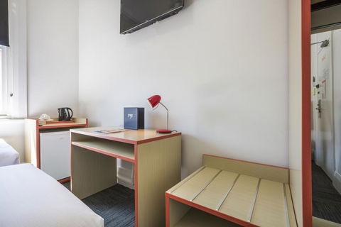 Melton Hotel Auburn - VIC Tourism 2