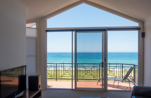 Meridian Beachside Apartments - VIC Tourism 0