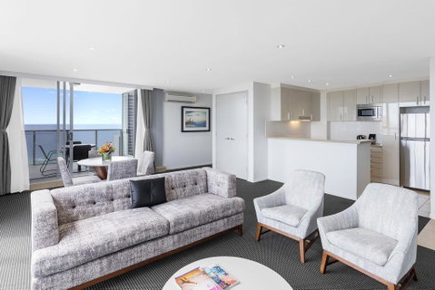 Meriton Suites Broadbeach - VIC Tourism 3