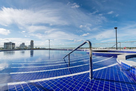 Meriton Suites Southport - VIC Tourism 2