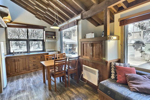 Merrigang Chalet, Dinner Plain - VIC Tourism 3