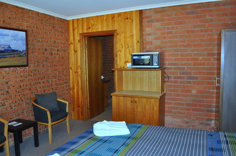 Merrijig Motor Inn - VIC Tourism 2