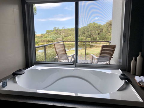 Messmates Luxury Eco Suites - VIC Tourism 1