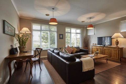 Mews Cottages - VIC Tourism 2