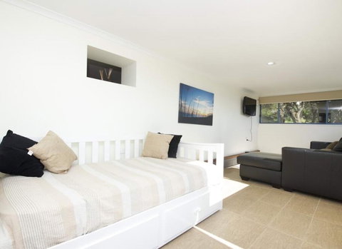 Mick's Apartment - Seal Rocks Beachfront - VIC Tourism 1