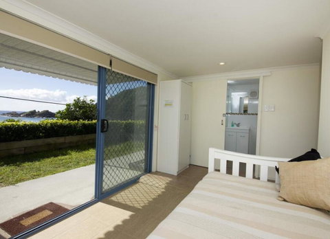 Mick's Apartment - Seal Rocks Beachfront - VIC Tourism 2