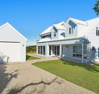 Middle Rock Beach House - Beach Front Lake Cathie - VIC Tourism