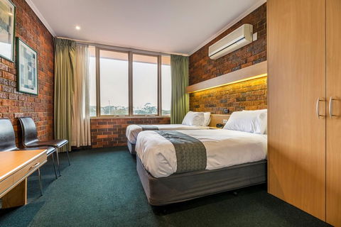 Millers Inn - VIC Tourism 3