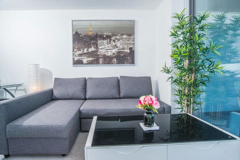 Minimalism Modern Apartment, Waterview, Parking, IGA - VIC Tourism 2