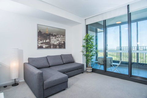 Minimalism Modern Apartment, Waterview, Parking, IGA - VIC Tourism 1