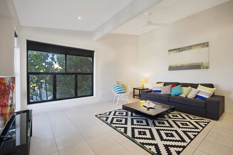 Minutes Walk To Peregian Beach And Surf! - Unit 1/28 Pelican Street - VIC Tourism 2
