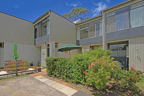Mitchell Parade 3/11-13 - VIC Tourism 2