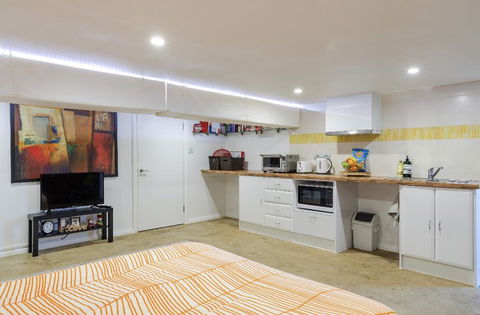Modern & Homely Comfort - VIC Tourism 2