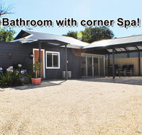 MODERN  LUXURIOUS WITH SPA BATH - VIC Tourism