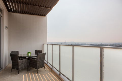 Modern 2 Bedroom Apartment In The Heart Of Burwood - VIC Tourism 3