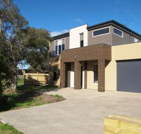 Modern Beachside 5 Bedrooms - VIC Tourism