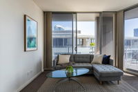 Modern Harbourside Apartment With A View