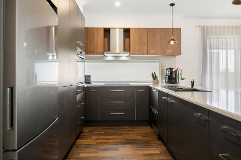 Modern Seaside Getaway Mornington - VIC Tourism 3