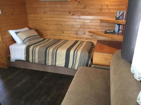 Mole Creek Cabins - VIC Tourism 0