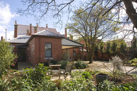 Mollisons - VIC Tourism 0