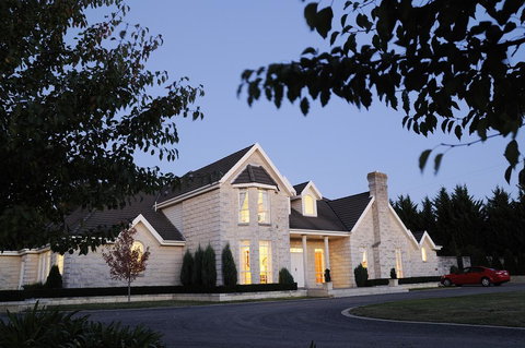 Montfort Manor - VIC Tourism 2