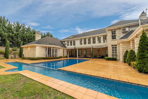 Montfort Manor - VIC Tourism 1