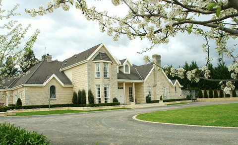 Montfort Manor - VIC Tourism 0