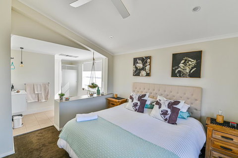 Mortimers Wines - The Canopy Loft - VIC Tourism 1