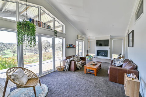 Mortimers Wines - The Canopy Loft - VIC Tourism 0