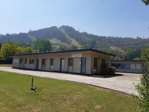 Mount Beauty Motor Inn - VIC Tourism 1