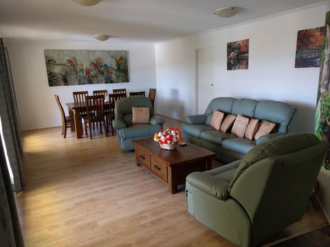 Mountain View Beach House - VIC Tourism 3