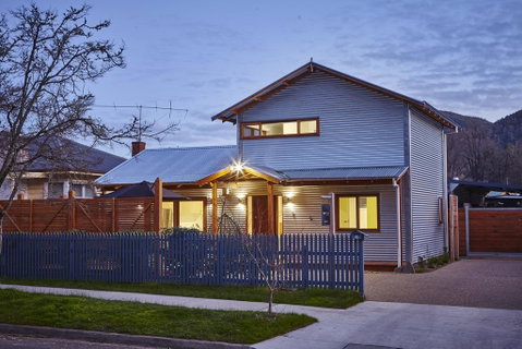 MounTin Hut - Central Bright - VIC Tourism 0