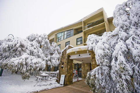 Mt Buller Chalet Hotel & Suites - VIC Tourism 0